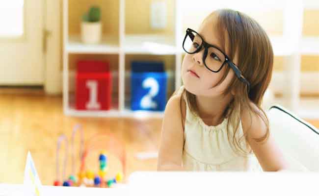 10 اجراءات هامة للاعتناء بعين طفلك...