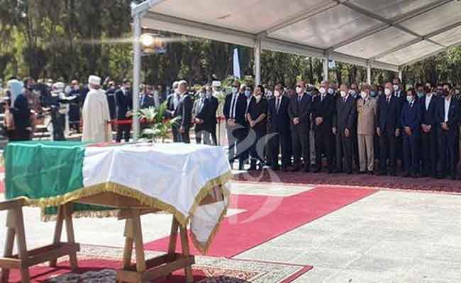 تشييع جثمان الرئيس السابق بوتفليقة بمقبرة العالية