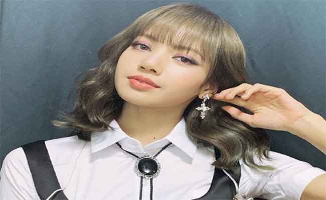 ليزا تحلق بعيدا عن فتيات