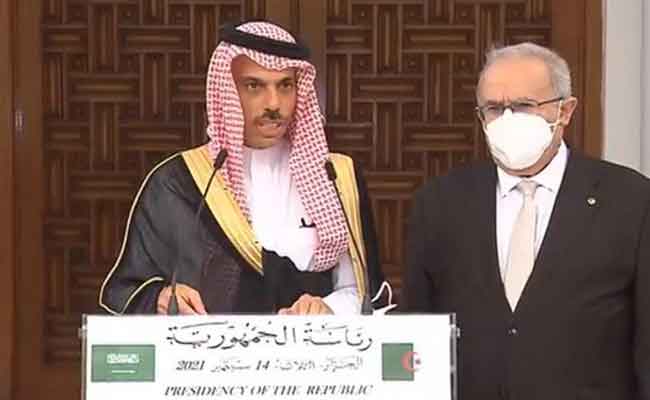 وزير الخارجية السعودي يؤكد استمرار التنسيق و التشاور مع الجزائر حول