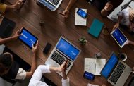 خبراء تكنولوجيا يقدمون قدرات تقنية للمستخدمين خارج الأقسام...