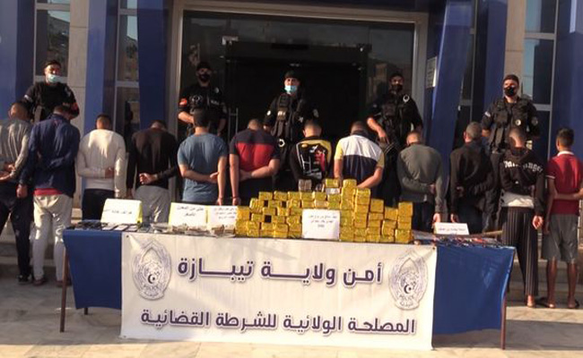 الإطاحة بشبكة إجرامية عابرة للحدود و حجز ما يقارب 42 كغ من الكيف المعالج بتيبازة