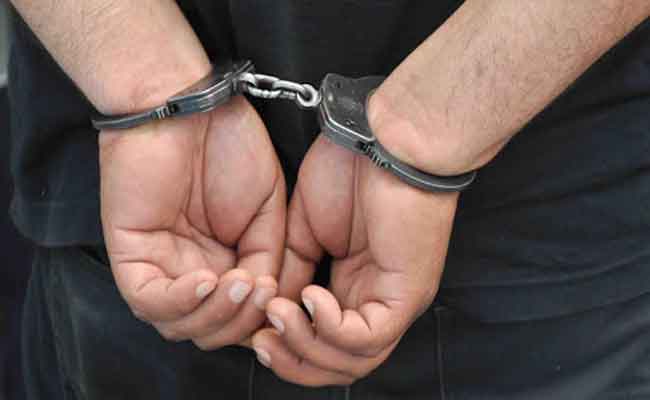 الإطاحة بنائب قائد الفرقة الجوية للجمارك في مطار “هواري بومدين” و بحوزته كمية معتبرة من حبوب الهلوسة