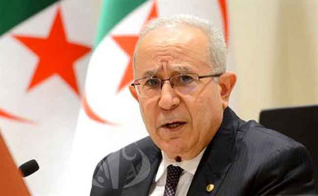 لعمامرة يصف تصريحات ماكرون حول الجزائر بـ