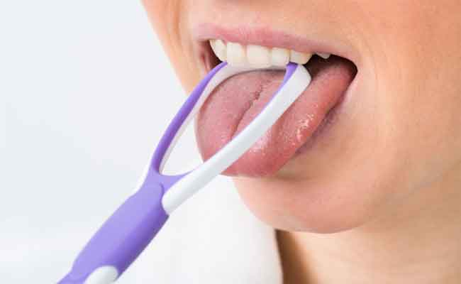 ما هي الفوائد التي تحصلون عليها عند كشط اللسان؟