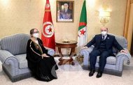 الوزير الأول يجري محادثات مع نظيرته التونسية بالرياض