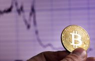العملات الرقمية تنخفض بشكل طفيف...