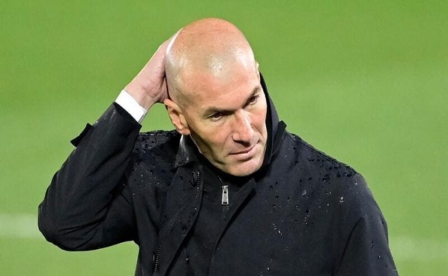 زيدان لا يفكر بتدريب مانشستر...