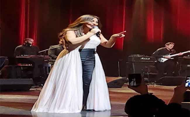 اليسا رومانسية وحالمة مجددا على مسرح الأولمبيا بباريس...