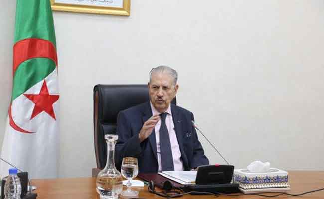 اجتماع موسع لرؤساء المجموعات البرلمانية برئاسة قوجيل