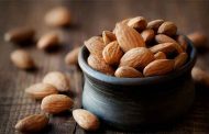 كيف تستفيد الحامل من تناول اللوز يومياً؟