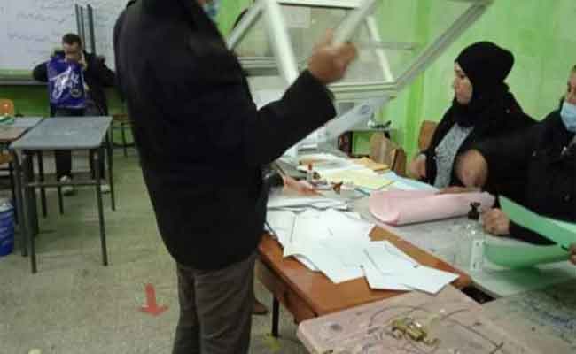 نسبة المشاركة في المحليات بلغت 35،97 بالمائة عند غلق مكاتب الاقتراع