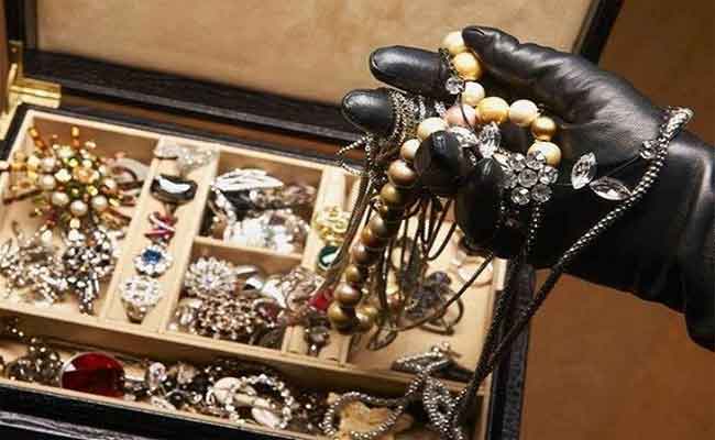متابعة مجوهراتي خبأ مجوهرات مرهونة و بلغ عن سرقتها بتبسة