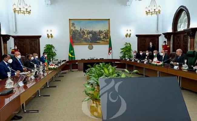 تبون يجري محادثات على انفراد مع نظيره الموريتاني و توسعت إلى أعضاء وفدي البلدين