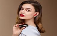 هواوي تطلق سماعات HUAWEI FreeBuds Lipstick بتصميم مستوحا من أحمر الشفاه...