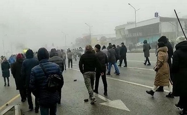 رئيس كازاخستان يتهم قوى خارجية بالتخطيط للفوضى