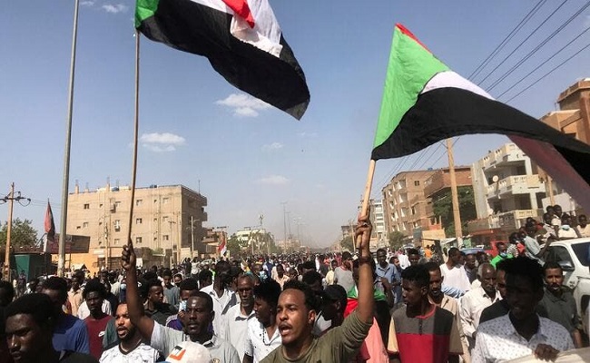 ارتفاع عدد قتلى الاحتجاجات بالسودان إلى 63 قتيلا