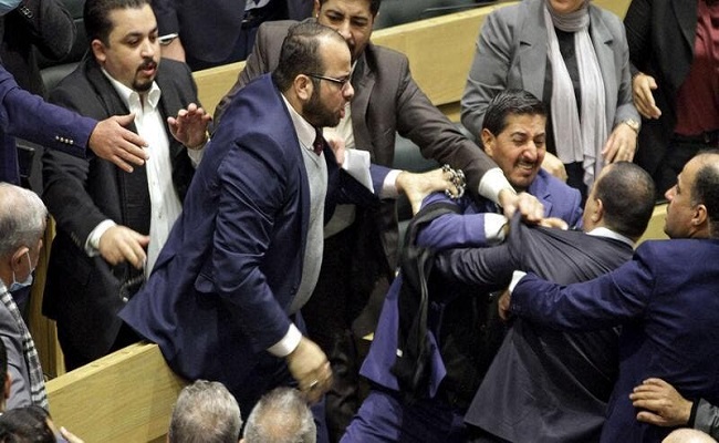 مجلس النواب الأردني يعتذر للشعب