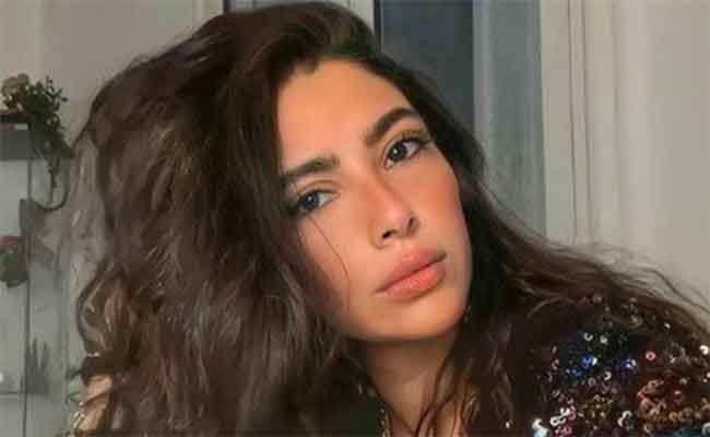 هدى المفتي بين تامر حسني و هنا الزاهد في فيلم