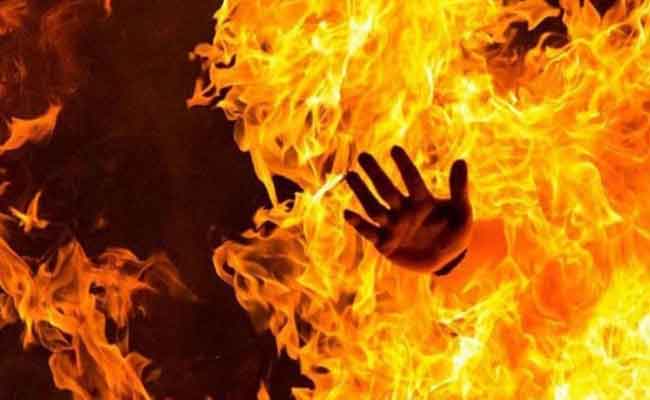 إضرام كهل مقصي من الاستفادة من السكن النار في جسمه داخل مقر دائرة الغزوات بتلمسان