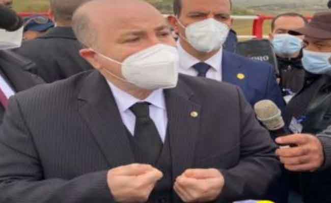 الوزير الأول يدعو إلى إشراك المواطن في نوعية المشاريع واختيارها