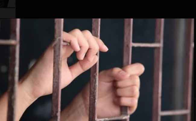 إدانة قاضية تحقيق بـ 8 سنوات حبسا نافذا ضبطت متلبسة برشوة 200 مليون سنتيم بخنشلة