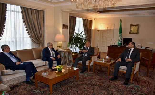 اتفاق لعمامرة و أبو الغيط على تكثيف الجهود لإنجاح القمة العربية