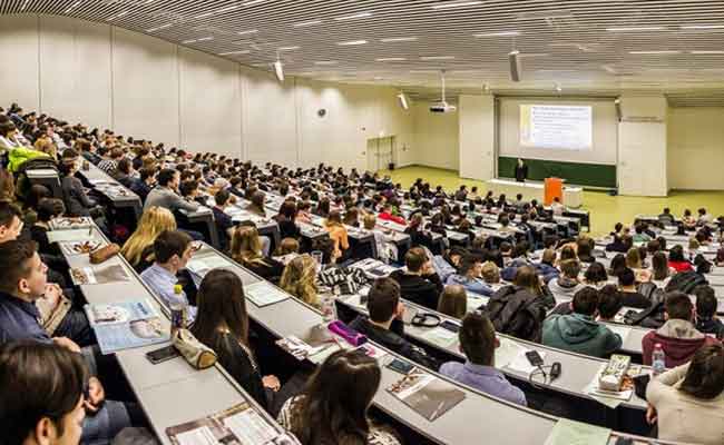 السماح للطلبة الجزائريين الذين دخلوا من أوكرانيا بالدراسة في الجامعات المجرية