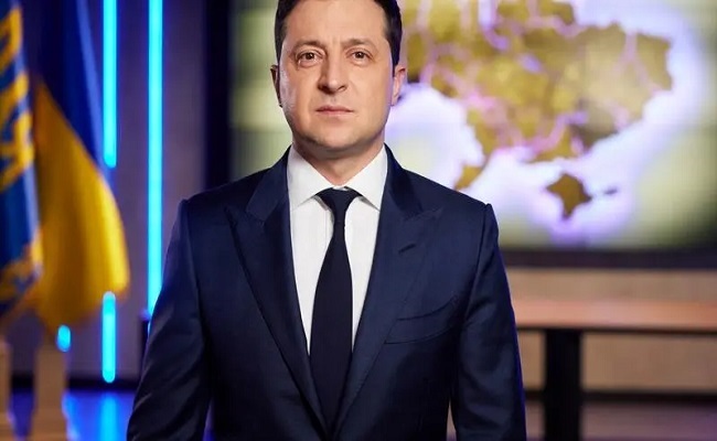 فرص خروج زيلينسكي من كييف ضئيلة