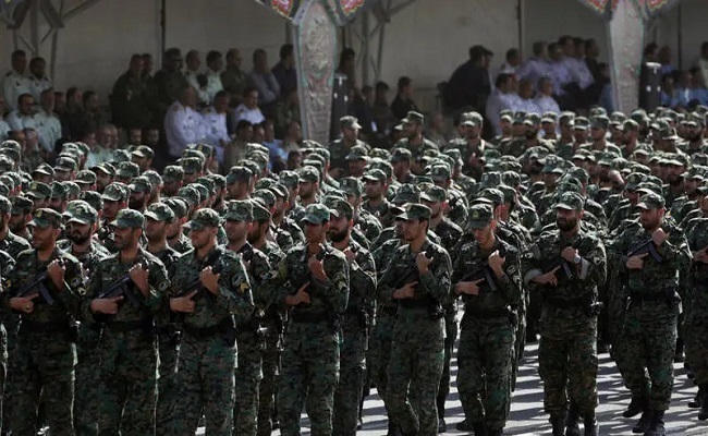 الحرس الثوري يقصف قاعدة عسكرية إسرائيلية ب 50 صاروخا