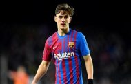 هل يلعب نجم برشلونة لريال مدريد...