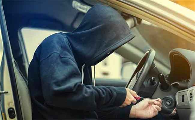 الإطاحة بشبكة إجرامية وطنية تحترف سرقة سيارات