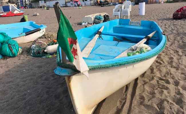 صدور قرار منع ترك القوارب على الشواطئ بتيبازة