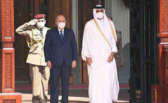 تبون يجري محادثات هاتفية مع أمير قطر...