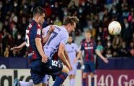 دي يونج ينقد برشلونة من فخ التعادل