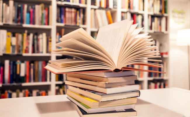 100 كاتب و26 دار نشر يضيئون صالون الكتاب