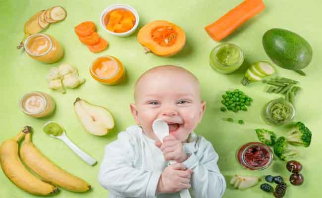الفواكه مهمّة لطفلك بعمر الستة أشهر...إليك طريقة تقديمها له!