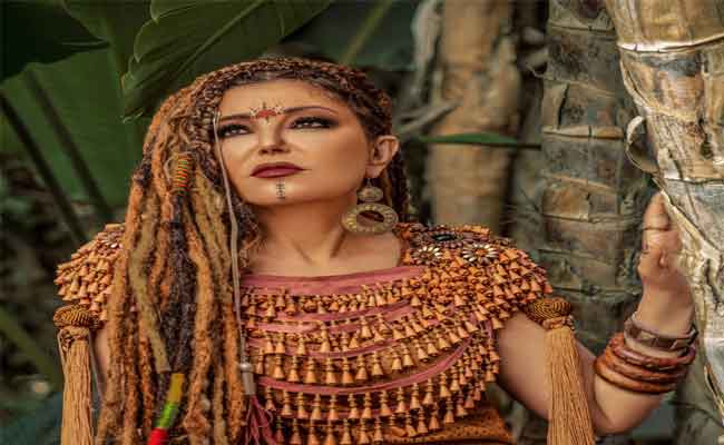 الديفا سميرة سعيد تتألق مجددا في اللون المغربي بجديدها