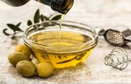 كيف يعمل زيت الزيتون على علاج الإمساك؟