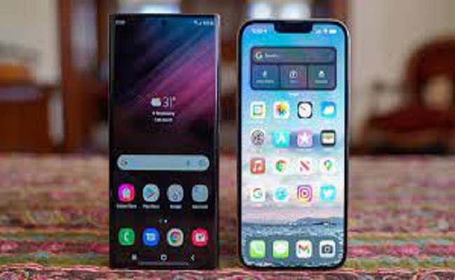 مقارنة بين هاتفي Galaxy S22 Ultra وiPhone 13 Pro Max...