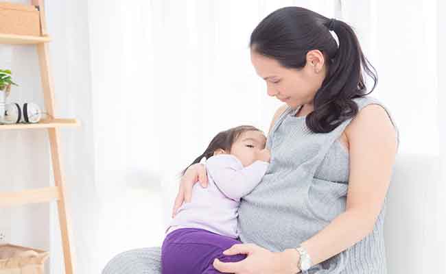 الحمل ممكن أثناء الرضاعة الطبيعية...و5 أعراض تدلّ عليه