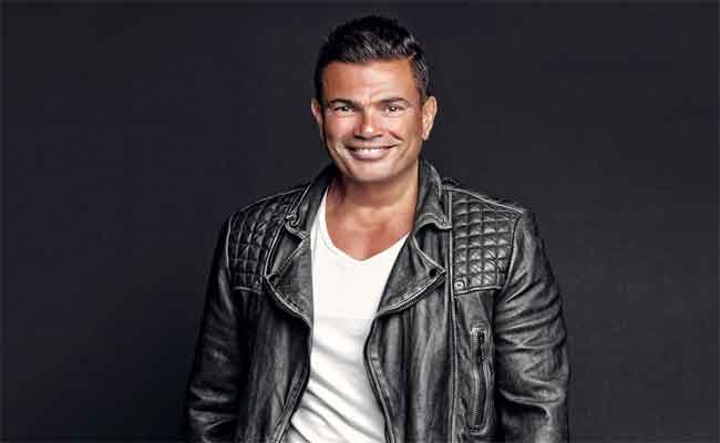عمرو دياب باطلالة بيضاء في