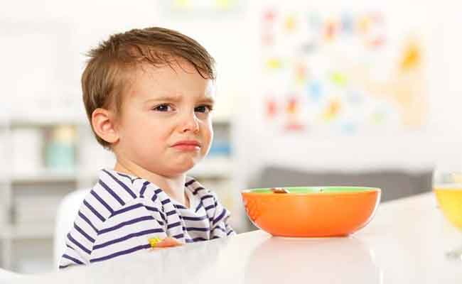 لماذا يمكن أن يفقد طفلكِ شهيته لتناول الطعام؟