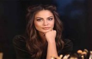 ديميت أوزدميرتسرق الأنظار بعفويتها وفرحتها في حفل خطوبتها على أوزهان كوتش بحضور المقربين...