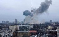 روسيا تقصف مركزا تجاريا وسط أوكرانيا بداخله 1000 شخص