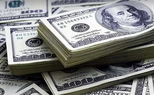 أمريكية تعثر على 36 ألف دولار داخل كنبة