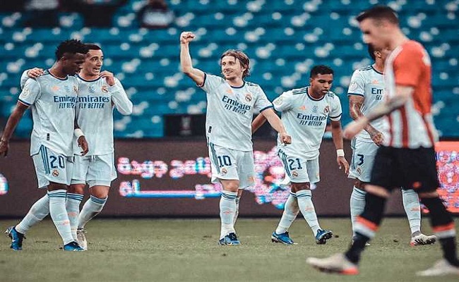 ريال مدريد يجدد عقد مودريتش...