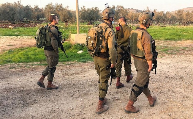 فلسطيني يختطف سلاح جندي إسرائيلي في الضفة الغربية