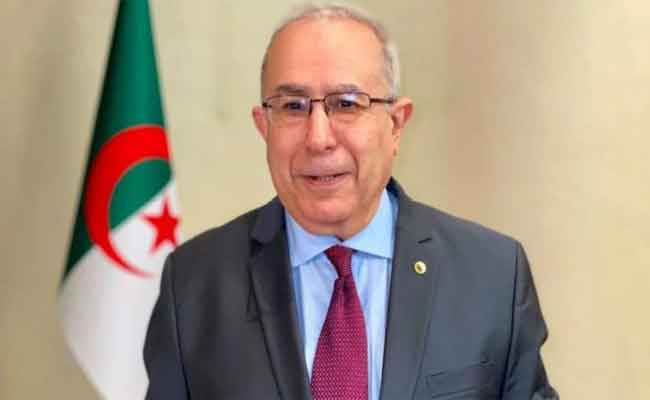 لعمامرة يجري محادثات مع العديد من نظراءه العرب ببيروت