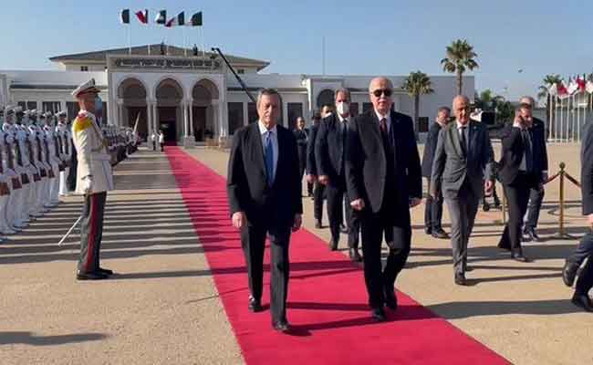 رئيس مجلس وزراء إيطاليا يغادر الجزائر بعد زيارة كللت بتوقيع اتفاقيات تعاون و مذكرات تفاهم